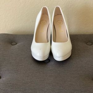 White heels. Size 6.